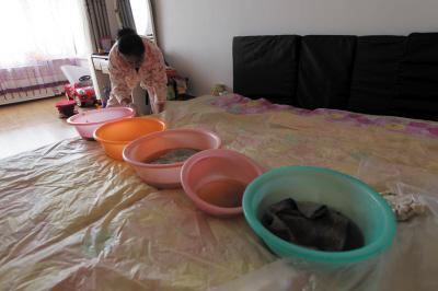 临海楼上漏水，住户失联，小区没物管，业主维权难！律师来支招……